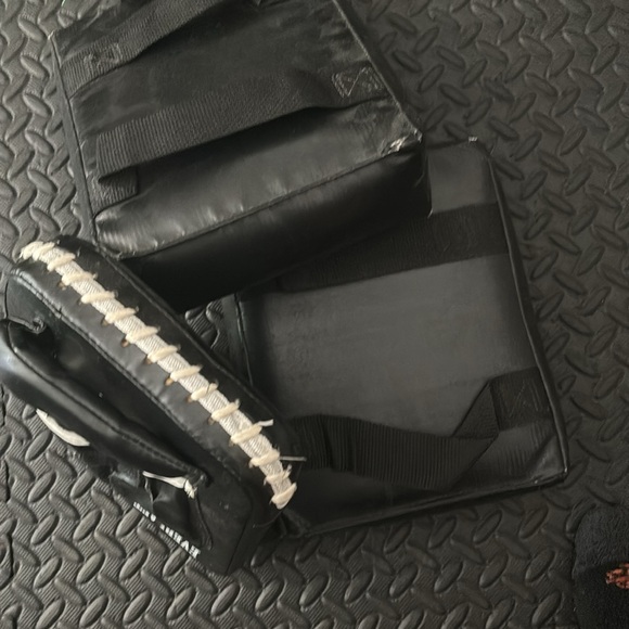 Kick boxing target pads - Picture 4 of 4